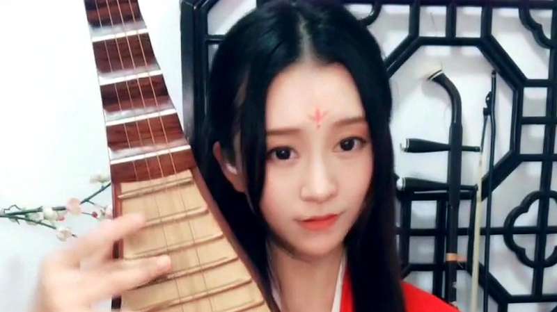 主播琵琶弹奏《归去来兮